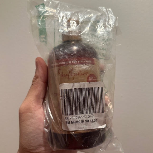 Shea Moisture Manuka Honey & Mafura Oil Intensive Hydration Shampoo - Picture 4 of 5